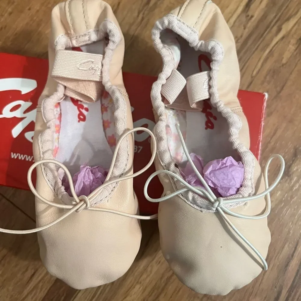 NWT Capezio Pink Dance Slippers Soft Sole
